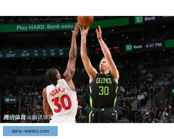 豪瑟里程碑成绿军队史第十位投中700三分球球员