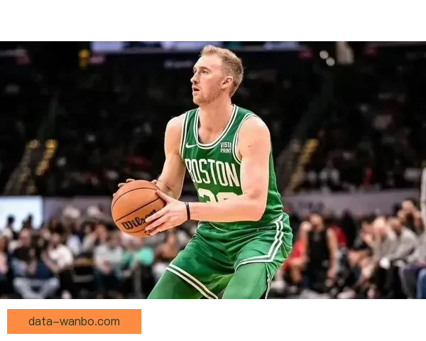 豪瑟里程碑成绿军队史第十位投中700三分球球员